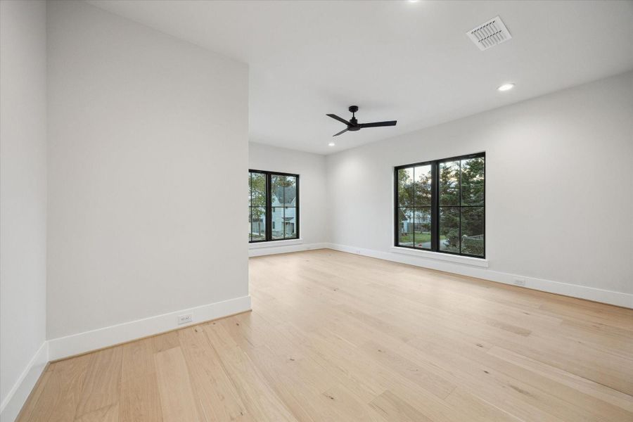 The flex room would make a great studio, work-out space, craft room, or anything else you might need.