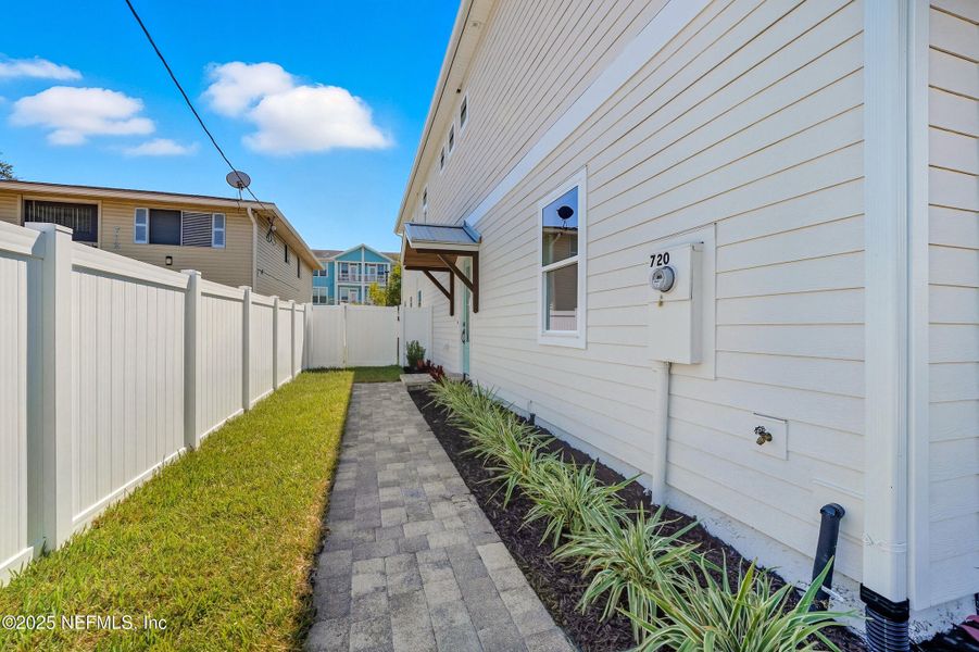 Exterior details and patio area of a home in , Jacksonville Beach (Image 27).