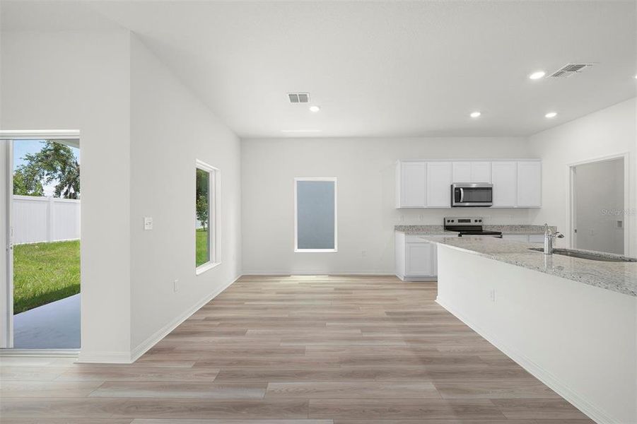 Spacious, unfurnished interior of a new home in Tula Parc, Astatula (Image 38).