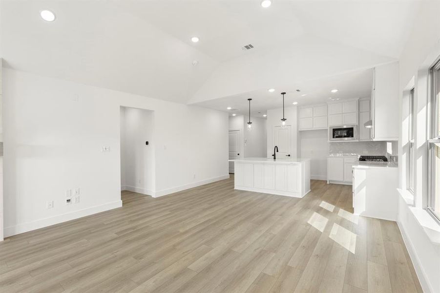 12. 2413 Belmont - Dining (2) 12. 2413 Belmont - Dining (2)