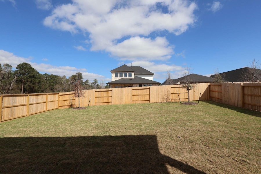 Exterior details and patio area of a home in Clopton Farms, Montgomery (Image 12).