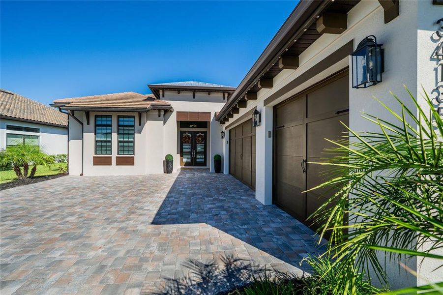 Exterior details and patio area of a home in , Wesley Chapel (Image 27).