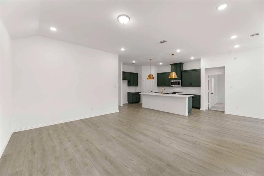Spacious, unfurnished interior of a new home in Monticello Park, Princeton (Image 16).