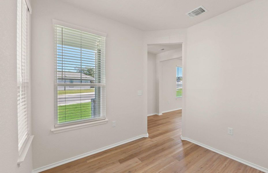 Spacious, unfurnished interior of a new home in Sun City Texas, Georgetown (Image 16).