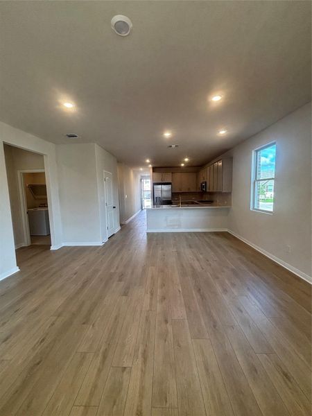 Spacious, unfurnished interior of a new home in Berry Creek Highlands, Georgetown (Image 18).