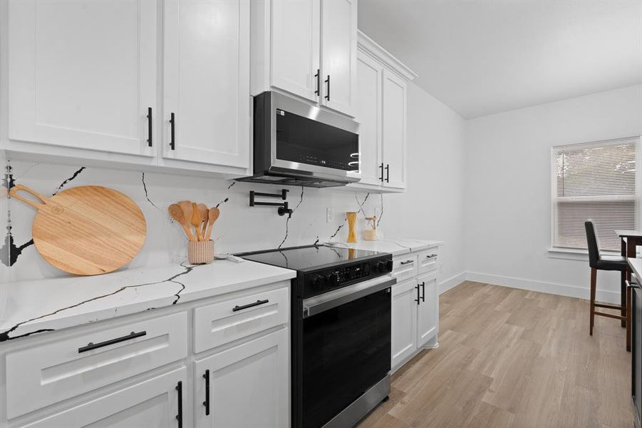 Furnished interior view inside a new home in , Fort Worth (Image 4).