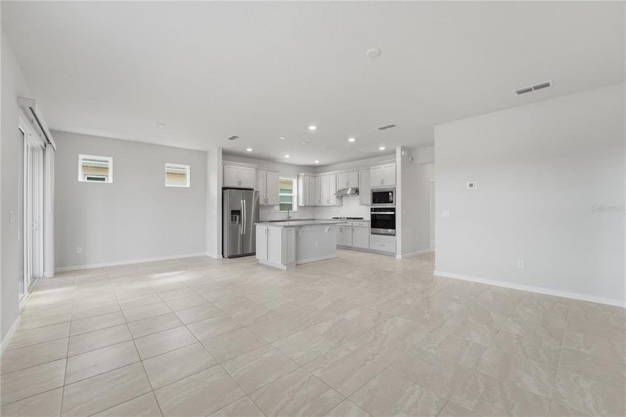 Spacious, unfurnished interior of a new home in , St. Cloud (Image 21).