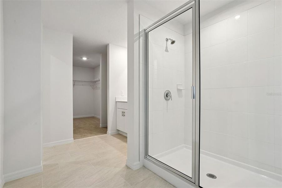 Spacious, unfurnished interior of a new home in The Reserve at Twin Lakes, St. Cloud (Image 32).