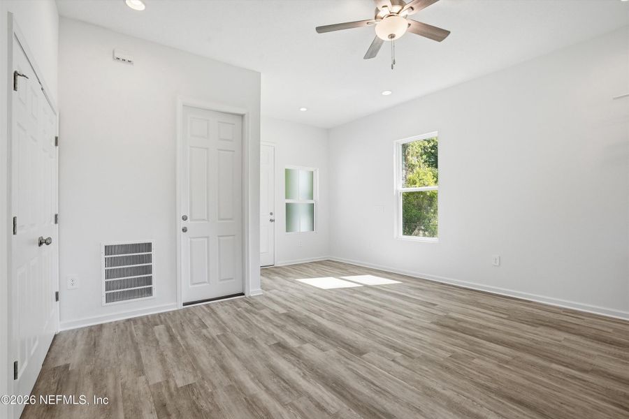 Spacious, unfurnished interior of a new home in , Jacksonville (Image 22).