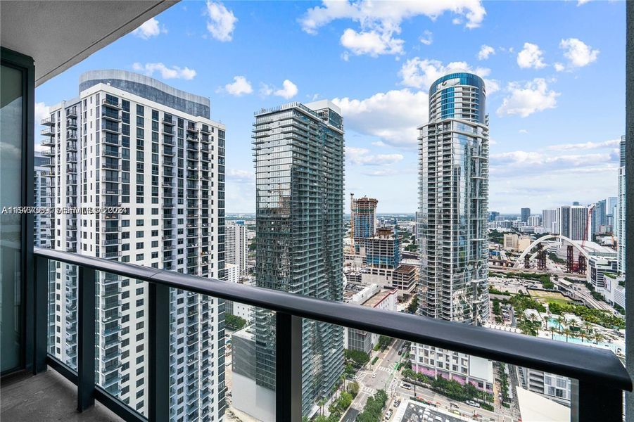 Condo located in Miami, FL showcasing its design and architecture (Image 20).