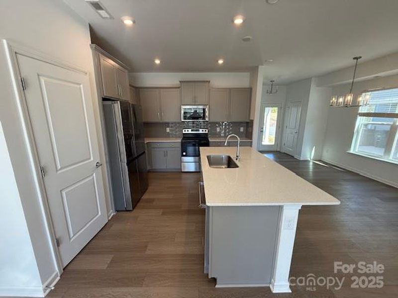 Kitchen & Dining Area