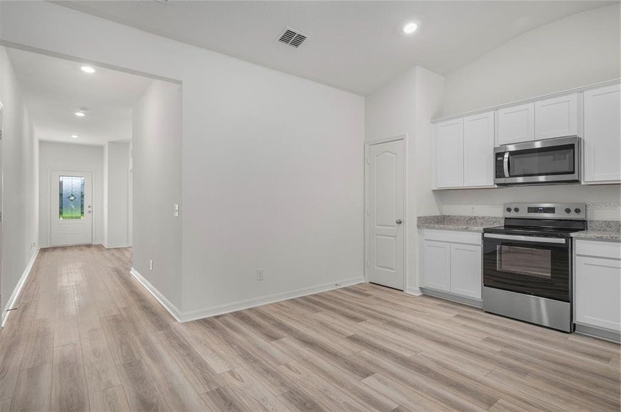 Spacious, unfurnished interior of a new home in Poinciana, Poinciana (Image 22).