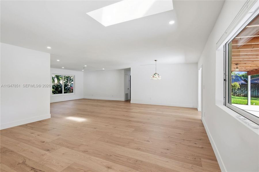 Spacious, unfurnished interior of a new home in , Palmetto Bay (Image 14).