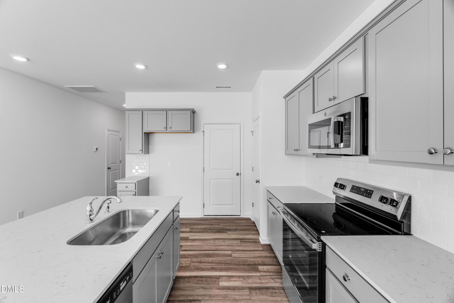 SUN_LawsonTownes_Pic_Cameron_Kitchen_4of