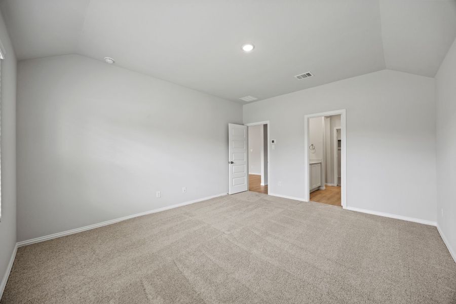 Spacious, unfurnished interior of a new home in Rolling Ridge, Van Alstyne (Image 18).