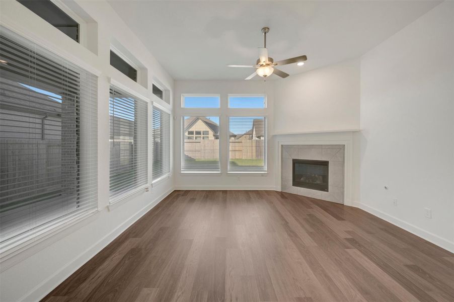 Spacious, unfurnished interior of a new home in Riceland - Enclave Collection, Mont Belvieu (Image 20).