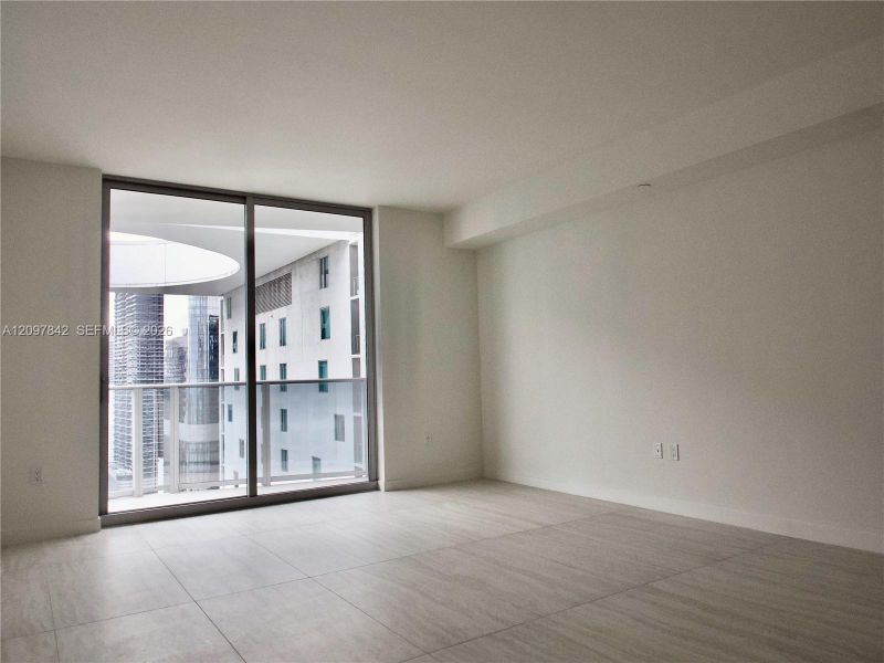 Spacious, unfurnished interior of a new home in , Miami (Image 10).