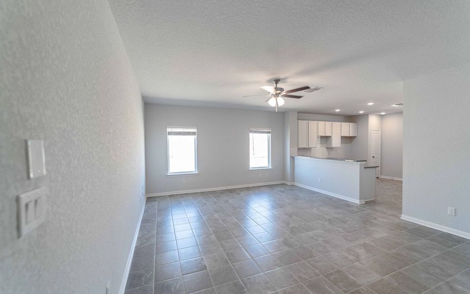 Spacious, unfurnished interior of a new home in Mesa Vista, Von Ormy (Image 7).