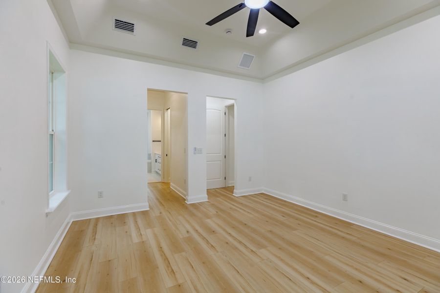 Spacious, unfurnished interior of a new home in , Jacksonville (Image 38).