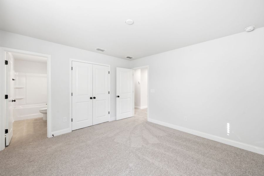 Spacious, unfurnished interior of a new home in Grand Arbor, Blythewood (Image 18).