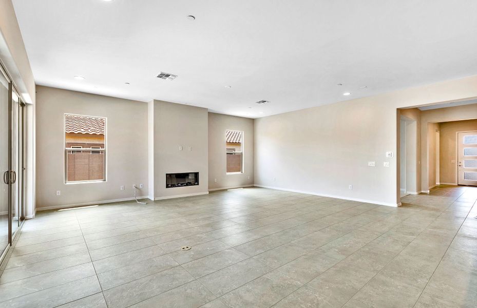 Spacious, unfurnished interior of a new home in Vistoso Canyon Estates, Oro Valley (Image 25).