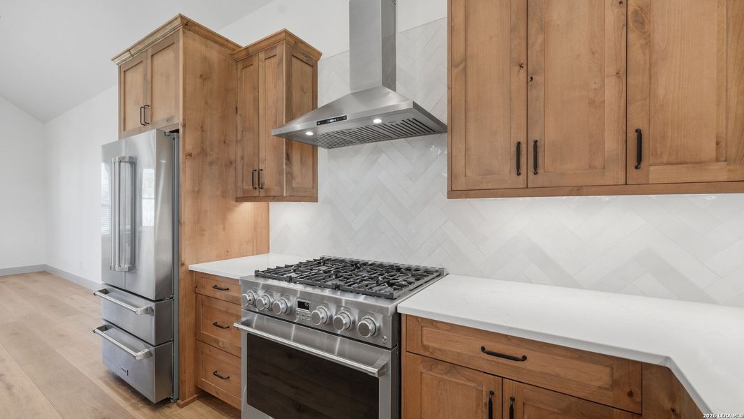 Furnished interior view inside a new home in , Seguin (Image 27).