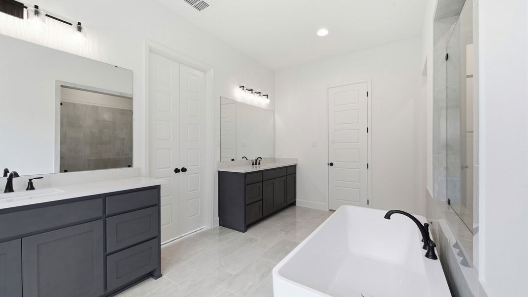 Furnished interior view inside a new home in Sweetgrass, Haslet (Image 15).