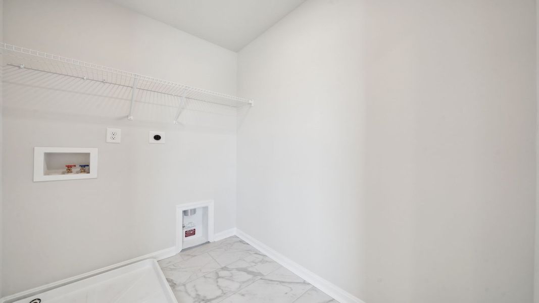 Spacious, unfurnished interior of a new home in Tooley Harbor, Elizabeth City (Image 25).