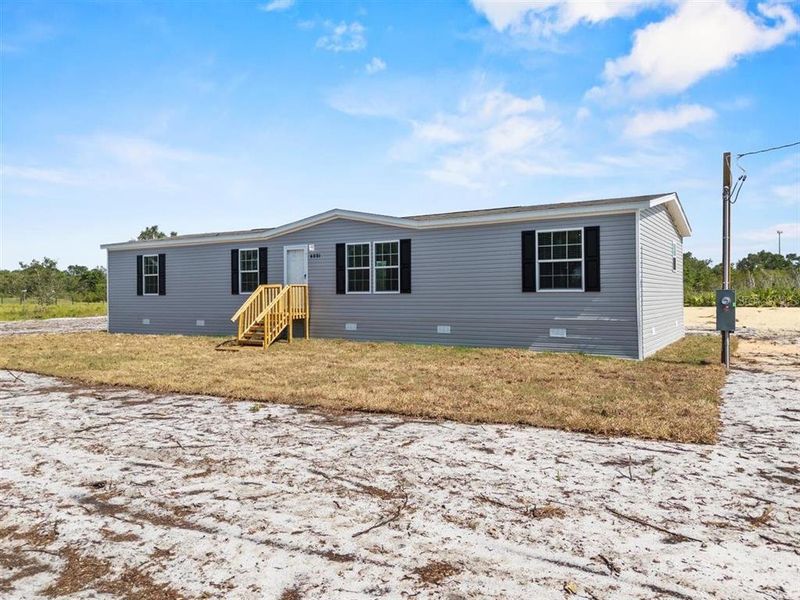 Exterior details and patio area of a home in , Crystal River (Image 19).