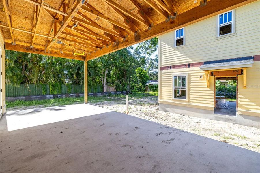 Exterior details and patio area of a home in , St. Petersburg (Image 18).