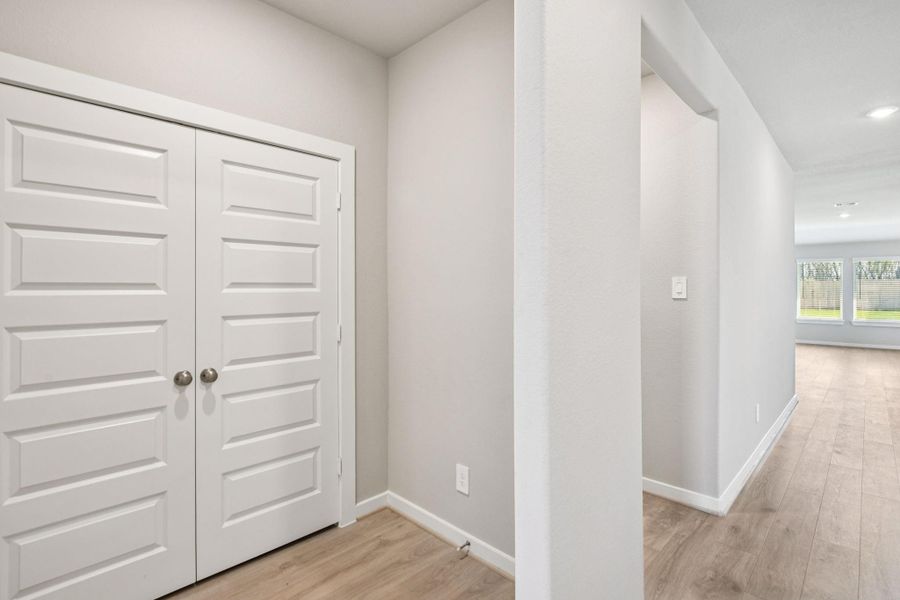Spacious, unfurnished interior of a new home in Stewart's Ranch, Conroe (Image 26).