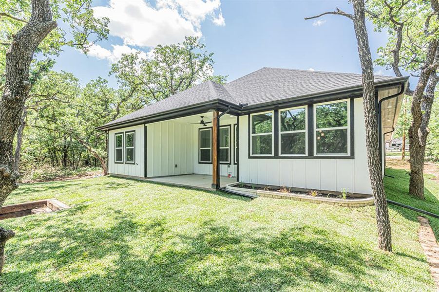 Exterior details and patio area of a home in , Runaway Bay (Image 4).