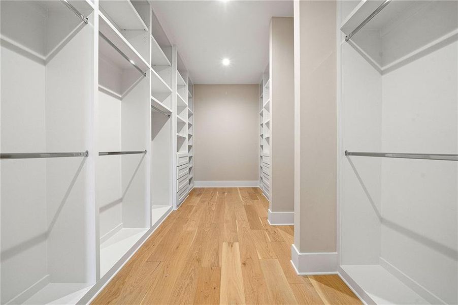 Spacious, unfurnished interior of a new home in , Alpharetta (Image 39).