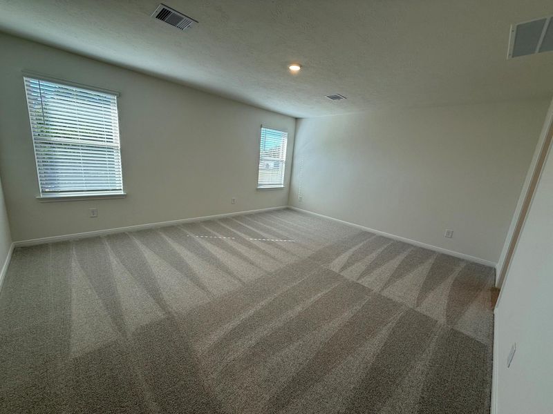 Spacious, unfurnished interior of a new home in Oakwood Trails, Tomball (Image 16). Spacious, unfurnished interior of a new home in Oakwood Trails, Tomball (Image 16).