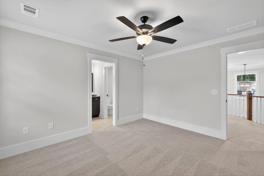 Spacious, unfurnished interior of a new home in Spring Creek, Monroe (Image 28).