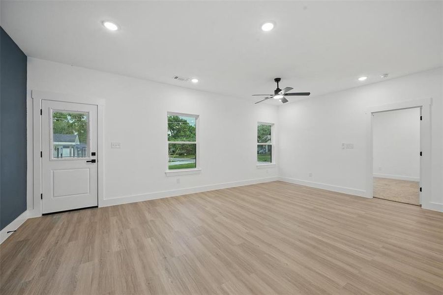 Spacious, unfurnished interior of a new home in , Denison (Image 20).