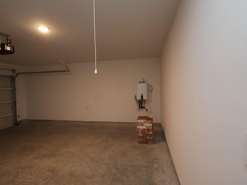 Spacious, unfurnished interior of a new home in Magnolia Ridge, Magnolia (Image 26).