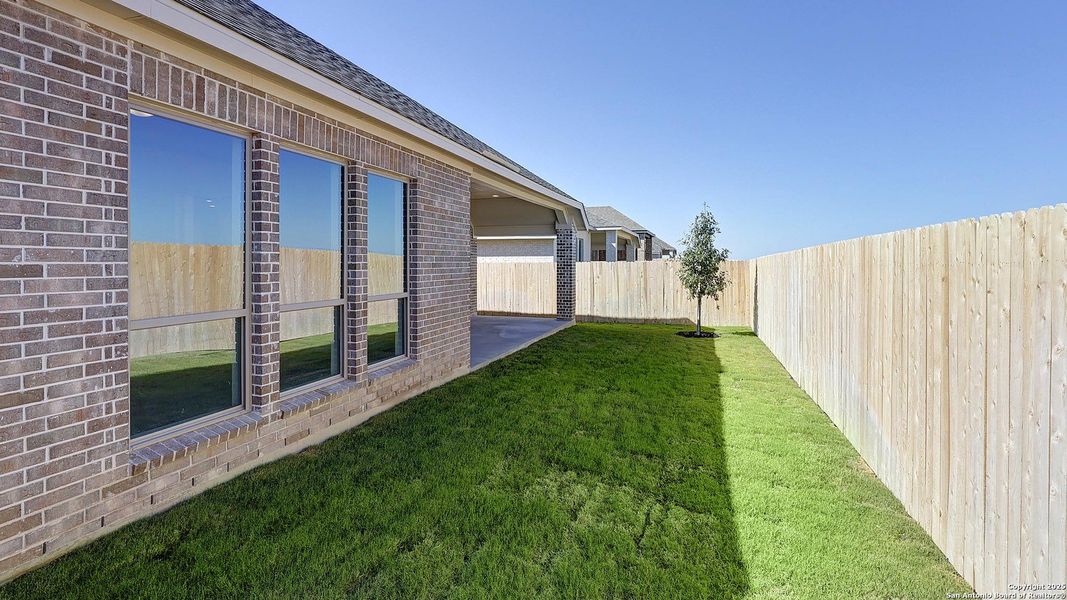 Exterior details and patio area of a home in Haby Hill 50', San Antonio (Image 3).
