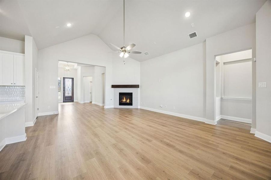 14-3713Blooming_008 14-3713Blooming_008