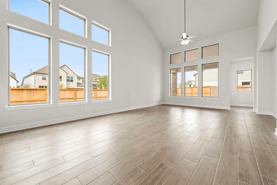 Representative image. Features, selections and colors may vary.