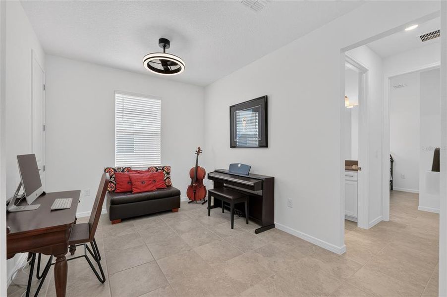 Furnished interior view inside a new home in Del Webb Stone Creek, Ocala (Image 11).