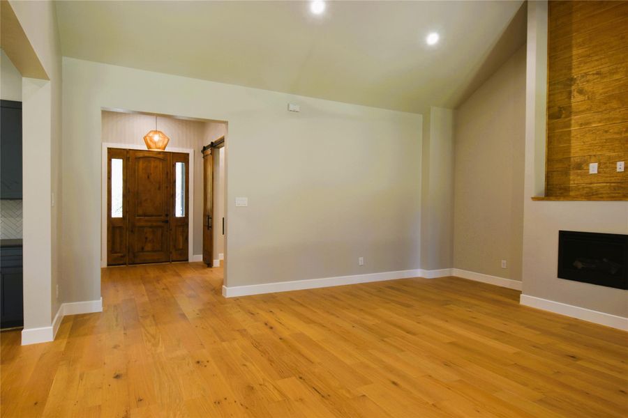 Spacious, unfurnished interior of a new home in , Conroe (Image 31).