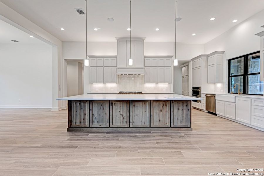 Furnished interior view inside a new home in , Boerne (Image 12).