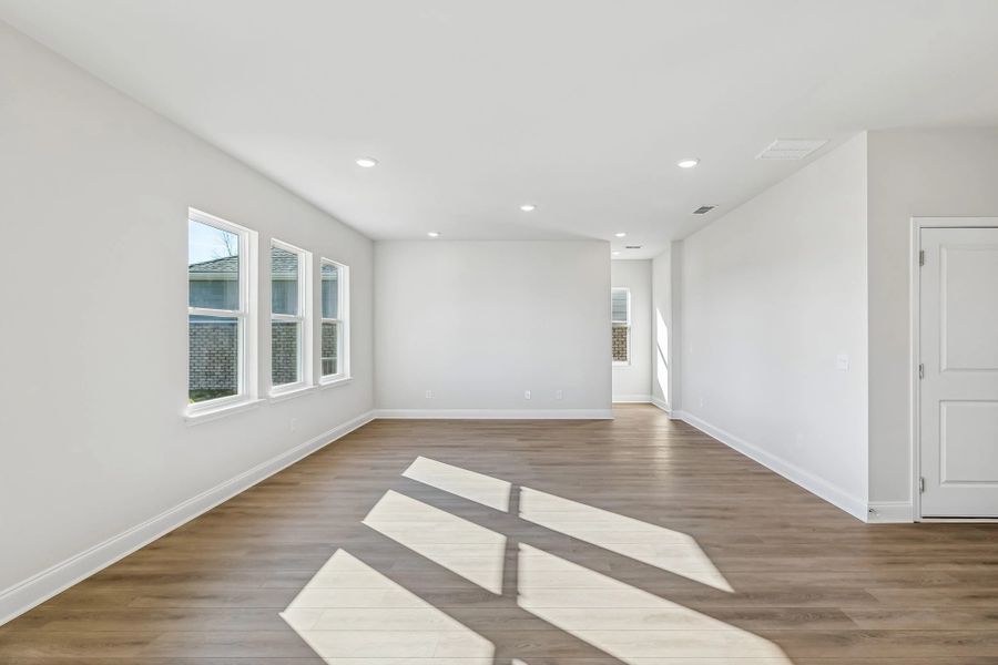 Spacious, unfurnished interior of a new home in Cades Bluff, Lebanon (Image 21).