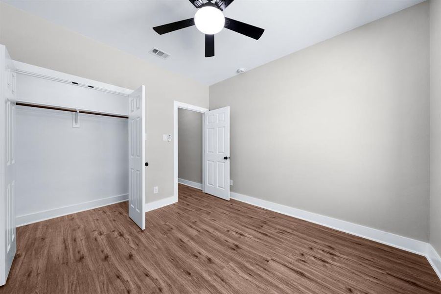 Spacious, unfurnished interior of a new home in , Sulphur Springs (Image 26).