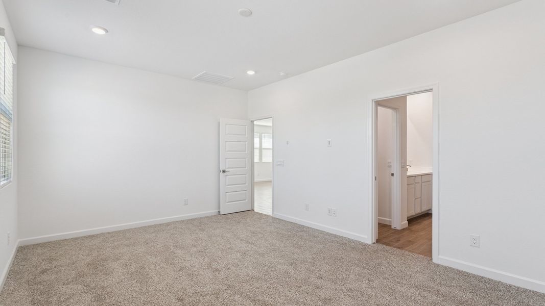 Spacious, unfurnished interior of a new home in Del Rio Ranch, Avondale (Image 22).