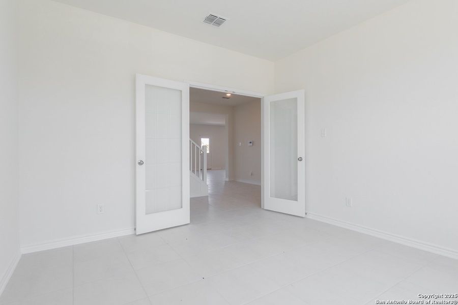 Spacious, unfurnished interior of a new home in Hidden Bluffs at TRP, San Antonio (Image 6).