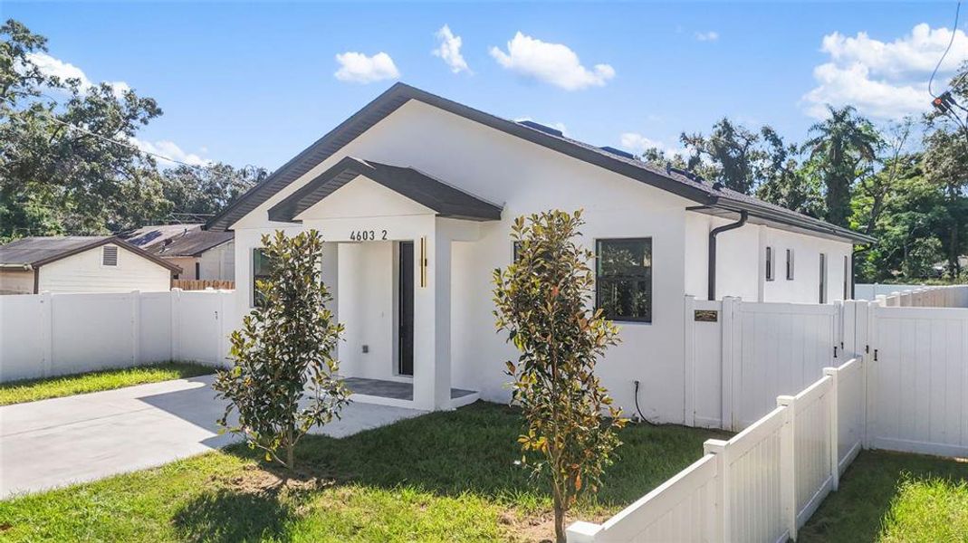 Exterior details and patio area of a home in , Tampa (Image 20).
