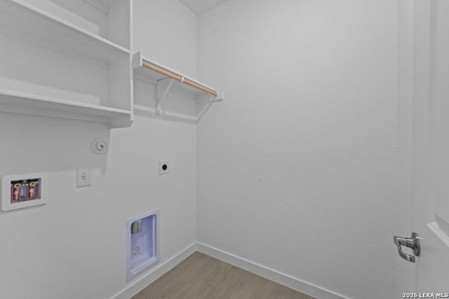 Spacious, unfurnished interior of a new home in Vida, San Antonio (Image 29).