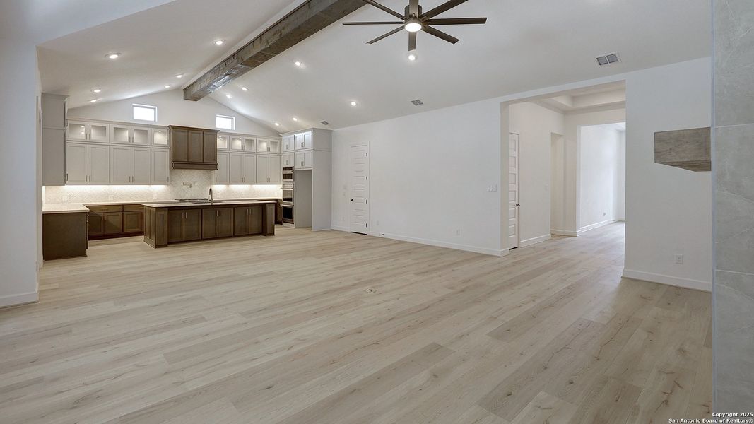 Spacious, unfurnished interior of a new home in The Dominion 70', San Antonio (Image 22).